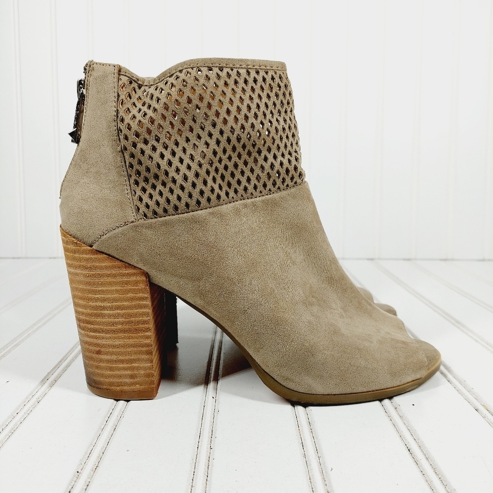 Report Block Heel Perforated Peep Toe Casual Ankl… - image 5